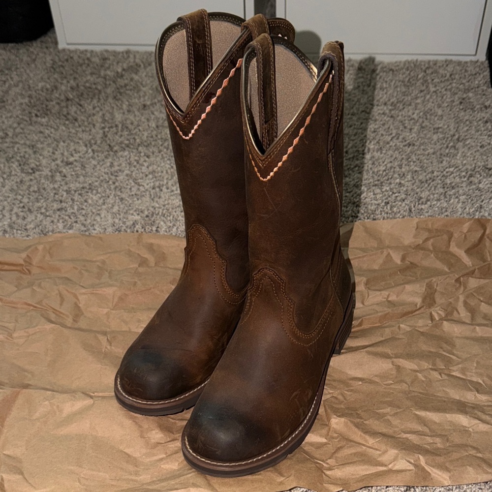 ARIAT NWOT Women’s Brown Leather Pull-On Boots